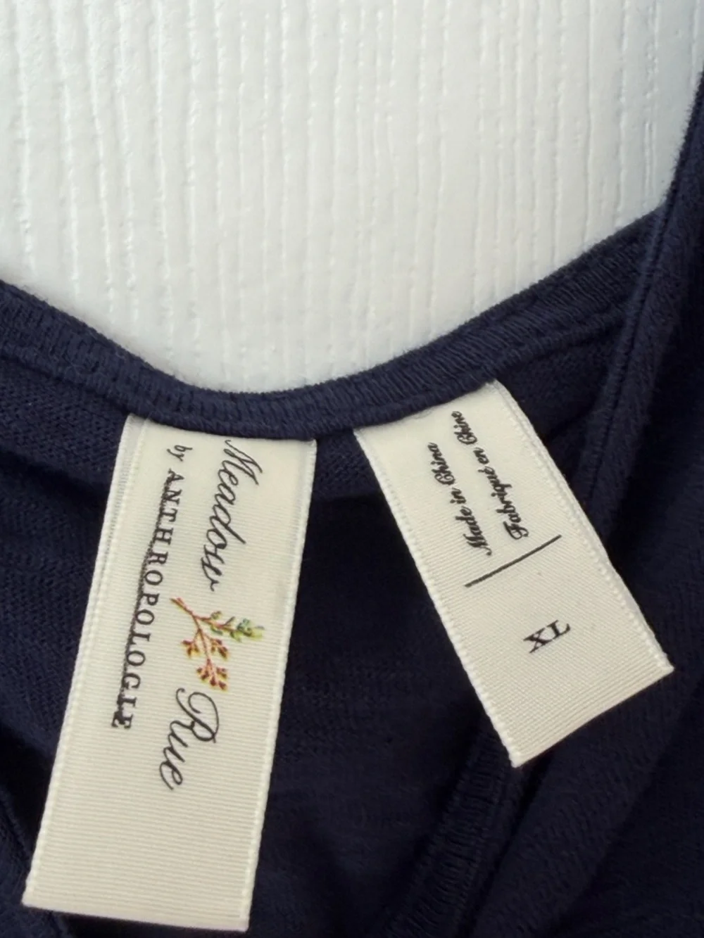 Meadow Rue by Anthropologie Navy V-Neck Puff Sleeve Top with Back Keyhole - Picture 5 of 10